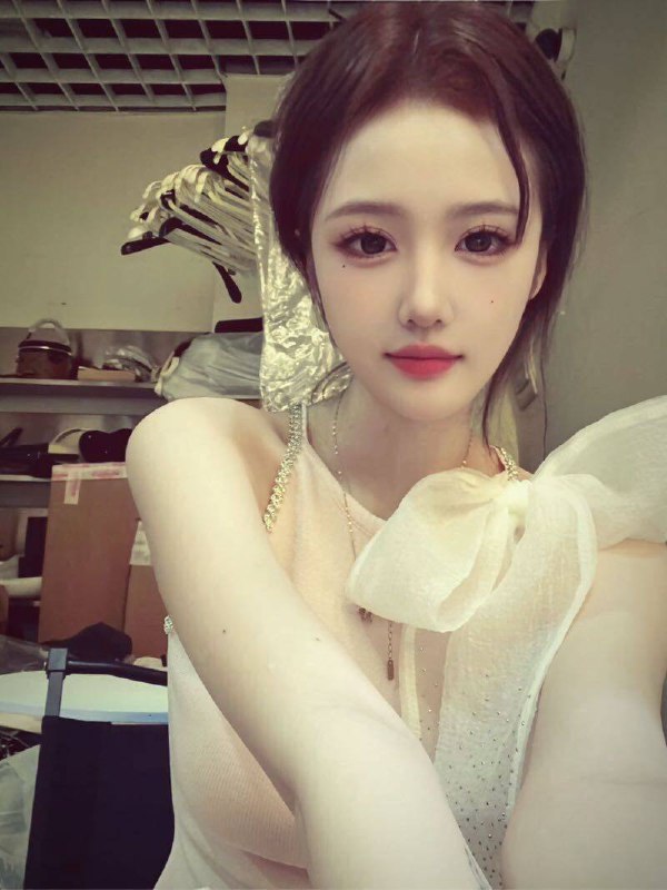 广州 兰迪🏠新人欢欢 纯兼职﻿﻿Height身高/175Weight体重/90﻿Bust胸围/c 年龄05﻿↕️粉嫩处女感﻿蜜桃臀全身雪白﻿特长唱歌，舞蹈，瑜伽骨感美女#瑜伽#舞蹈