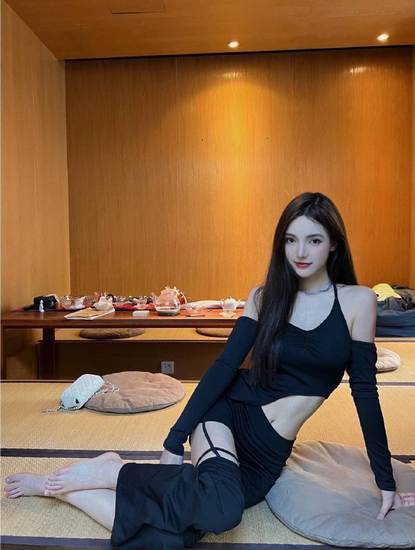 广州卡人🏠💛💛💛惠子01年，175D，98斤纯欲款，混血车模 ，兼职 本人比照片好看#惠子