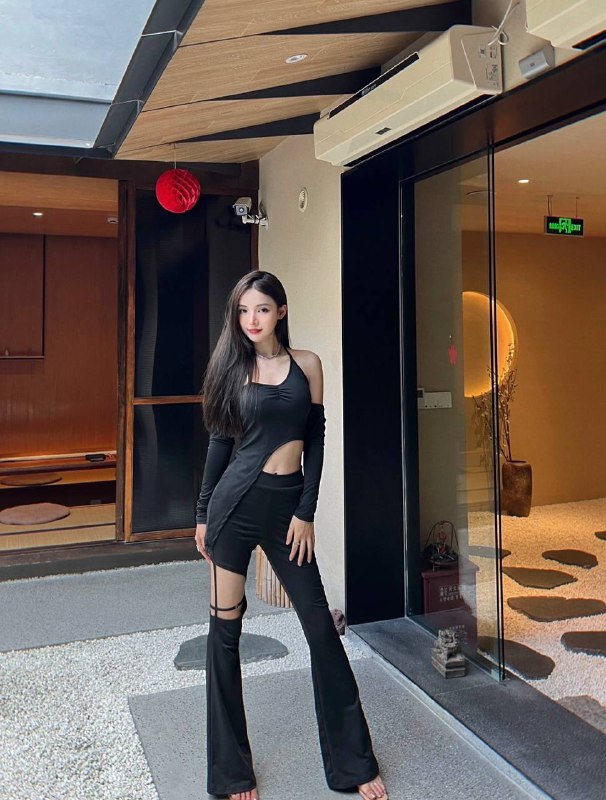 广州卡人🏠💛💛💛惠子01年，175D，98斤纯欲款，混血车模 ，兼职 本人比照片好看#惠子