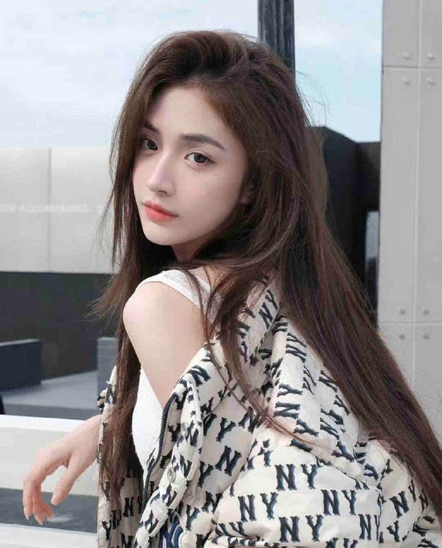 星星🏠Height：175cm   •Weight：48Kg   CUP： C• 网红博主 兼职模特 高白纯• 完美腿形🍑臀 肤白貌美 身材匀称✨•谈吐优雅 外冷内热 配合度高•圈外无风尘 只接素质贵宾🙏