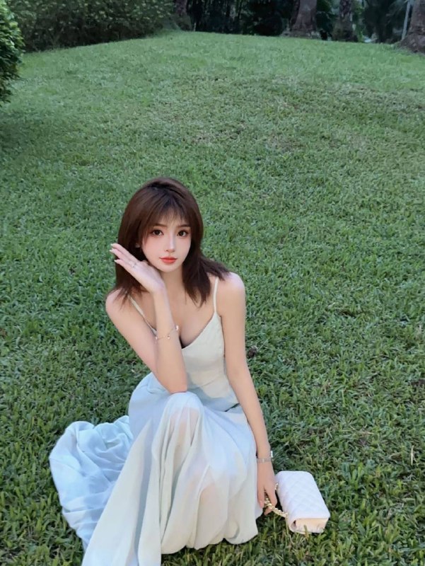 广州糖宝🏠💛💛💛乐乐04年，川妹子   身高167.  36D皮肤雪白，性格温柔，乖巧听话，本人比照片好看#广州#乐乐