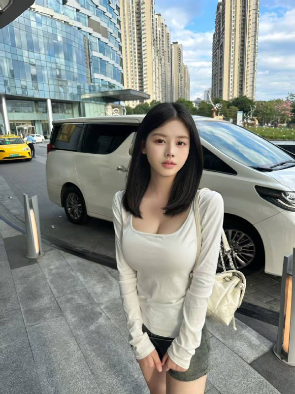 #广州王子诺🌹真实在校学生可查兼职✿ 真人真照，照片在天德广场拍的✿ 熊大腰细  腿长 全身天然无整✿ 懂事乖巧 真实冷白皮 皮肤光滑✿ 性格溫柔 服务极佳  配合度高年龄：04年身高:   166#无整#白小纯#安安#无整罩杯:   真实D