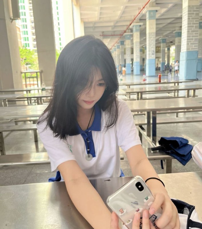 广州糖宝家小乖04年160C 小鸟一人  马甲线皮肤白。爱运动，健身，温柔夹子音。刚下水，请对我温柔一点