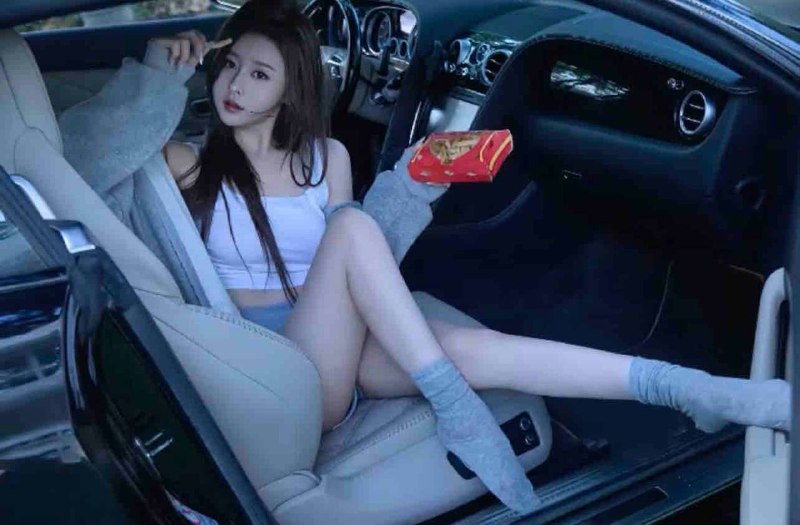 星星🏠广州兼职清纯可爱05年，165D特色：一线天馒头b，声音甜，性格好