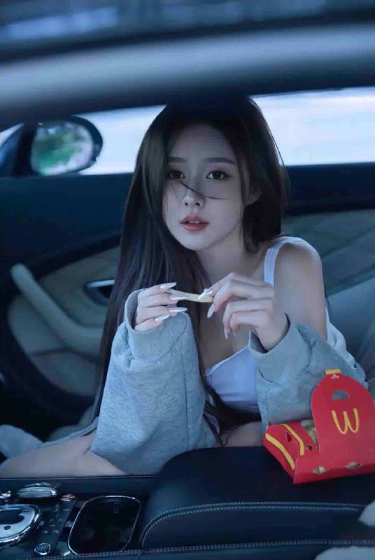 星星🏠广州兼职清纯可爱05年，165D特色：一线天馒头b，声音甜，性格好