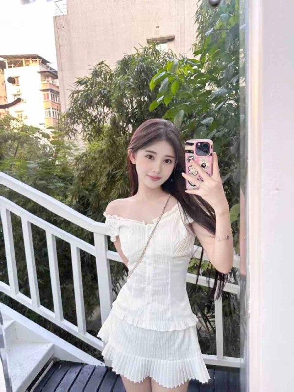 星星🏠纯御款 性格超好会聊天圈外主播 偶尔兼职年龄/𝑎𝑔𝑒:04身高/ℎ𝑡:170罩杯/𝑐𝑢𝑝:D体重/𝑤𝑡:45Kg五官精致 温柔体贴 肤白貌美愿做你的海盐太妃糖 在你心里甜如蜜