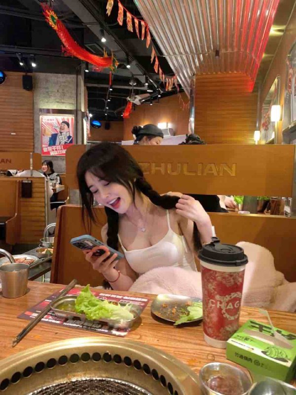 星星🏠纯御款 性格超好会聊天圈外主播 偶尔兼职年龄/𝑎𝑔𝑒:04身高/ℎ𝑡:170罩杯/𝑐𝑢𝑝:D体重/𝑤𝑡:45Kg五官精致 温柔体贴 肤白貌美愿做你的海盐太妃糖 在你心里甜如蜜