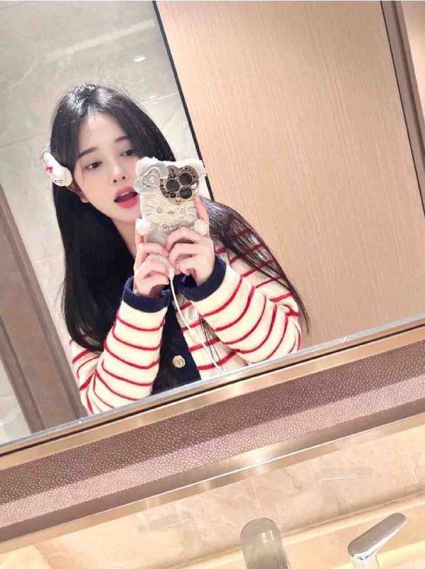 星星🏠纯御款 性格超好会聊天圈外主播 偶尔兼职年龄/𝑎𝑔𝑒:04身高/ℎ𝑡:170罩杯/𝑐𝑢𝑝:D体重/𝑤𝑡:45Kg五官精致 温柔体贴 肤白貌美愿做你的海盐太妃糖 在你心里甜如蜜