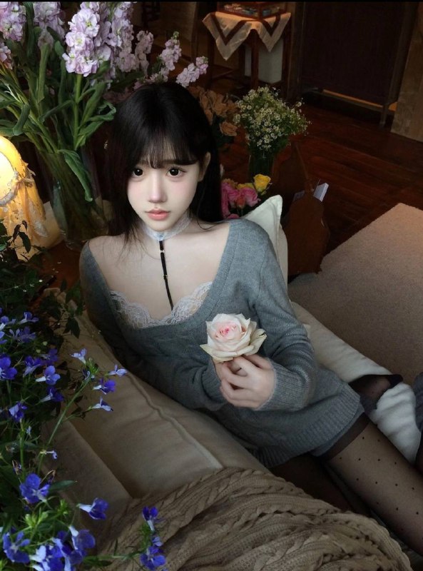 星星🏠广州•❤️人 𝟎4年｜ 软妹萌萌甜心教主 /JK  制服 /可爱 萝莉身高：168体重：48kg年龄:   21岁罩杯:   𝐂 𝐜𝐮𝐩☑️软嫩☑️皮肤白皙  身材真实照片绝无修图天生自带少女体香 声音甜美 声控的绝对福音