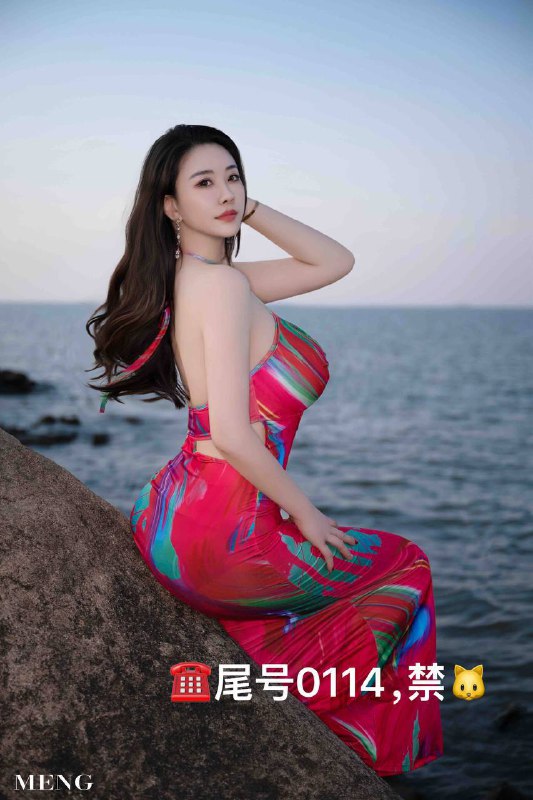 广州卡人🏠💛💛💛🌟178健身大蜜极度女人味，气质高雅，性格温柔，喜欢骑～高尔夫，每天撸铁，前凸后翘，真熊E，大屁股蜜桃臀，S腰，皮肤雪白，多肉紧实，欧美身材，不催不事儿，谈吐得体❤️🉑蛇纹69陪浴双飞，超级配合，一流服务控#大米#御姐#少妇