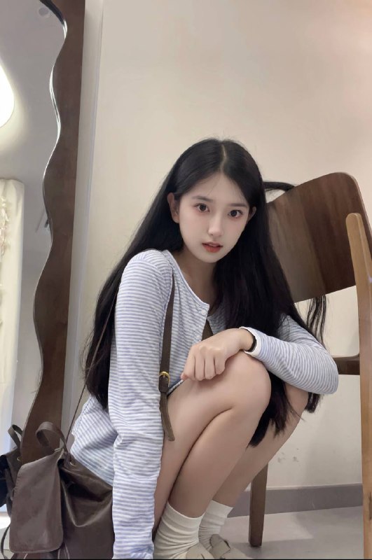 广州卡人🏠💛💛💛05学生佩佩05-168D小主05极品纯御首开在校大学生   纯纯新人   一个客不认识身高   168   体重90D爱好  画画 健身 钢琴 攝影✨模仿秀纯御天花板，皮肤超级细白！⭐️上下粉听话懂事  不催不急✨超级温柔典型甜妹，初恋般感觉#佩佩