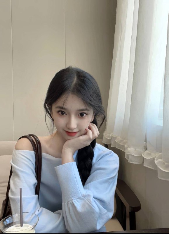 广州卡人🏠💛💛💛05学生佩佩05-168D小主05极品纯御首开在校大学生   纯纯新人   一个客不认识身高   168   体重90D爱好  画画 健身 钢琴 攝影✨模仿秀纯御天花板，皮肤超级细白！⭐️上下粉听话懂事  不催不急✨超级温柔典型甜妹，初恋般感觉#佩佩