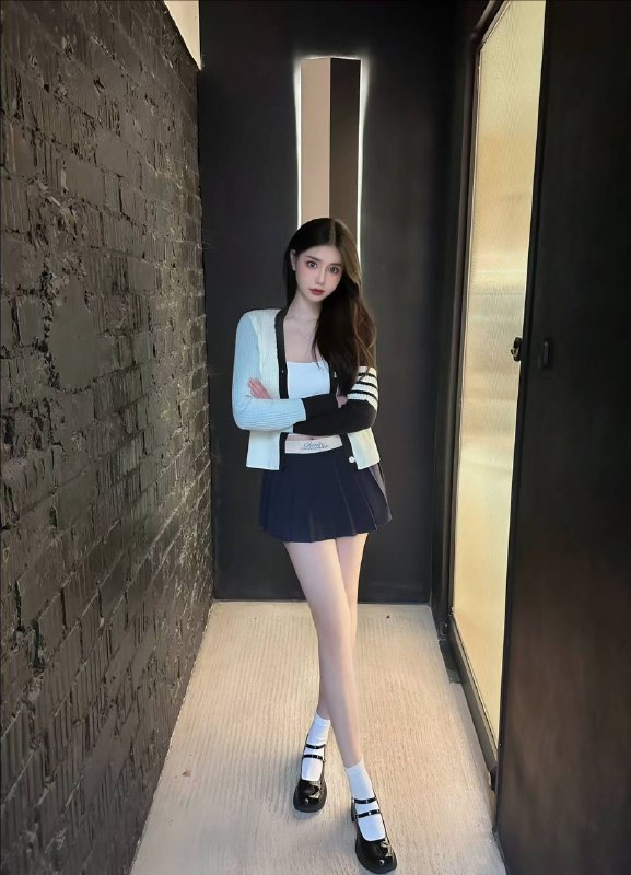 卡人🏠广州月亮💛💛💛𝐇𝐞𝐢𝐠𝐡𝐭身高/166🐻D纯欲风 御姐型  完美女友feel水蛇腰 身材火爆人美性格好 温柔不事🉑️视频验证新人兼职  期待与您相遇#月亮