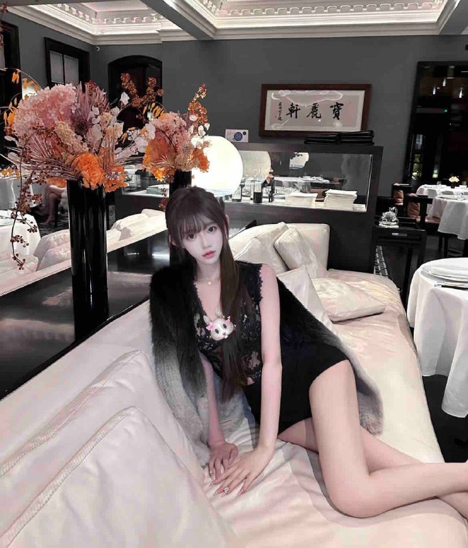 #广州王子诺🌹04小羽第一天 清纯甜美新人学生兼职NEW 人 人刚下水一个K都不认识圈外女友 留学生健身瑜伽爱好者兼职开身高:168 Cup : D年龄 04年 高素质女友feel温柔懂事 耐心礼貌待K皮肤雪白 可素颜见腰细腿长 蜜桃臀遇见便是上上签，期待与您相见~#小羽