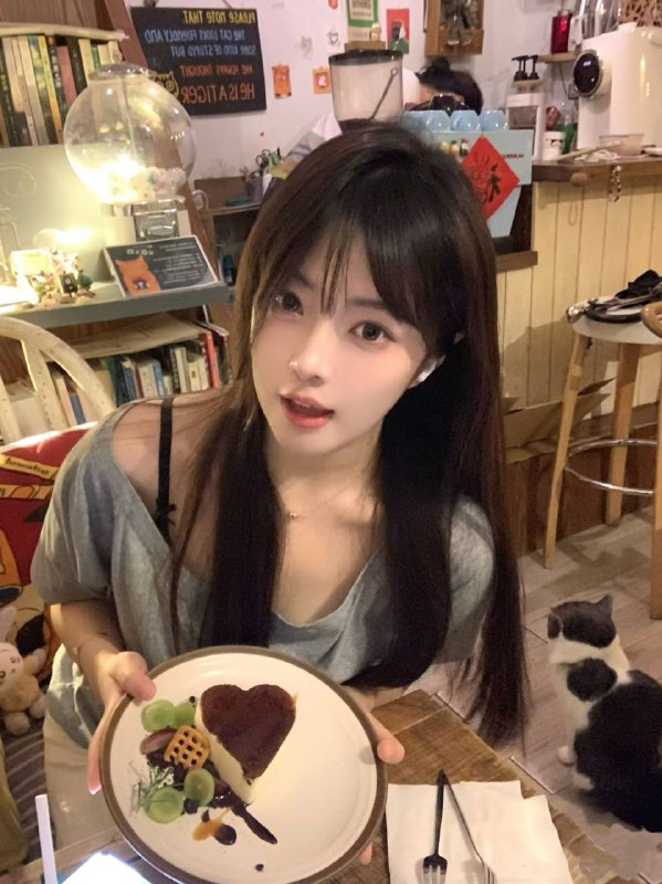 #广州王子诺🌹中日混血 小纯皮肤如丝绸般滑嫩白年龄小05年166体重88素质高 蛇纹 可69 会日语温驯乖巧 幼瘦腰细纯兼职不常在#小纯#