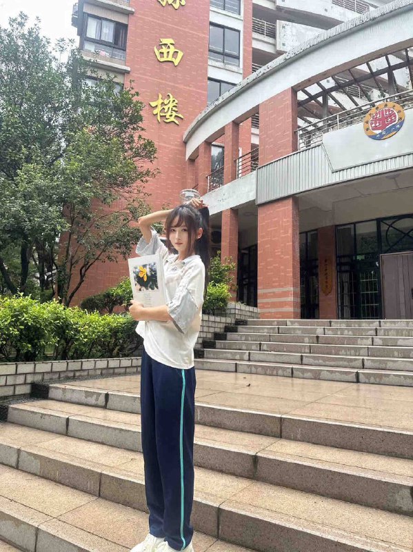 杨弈广州依依 06年白虎学生暑假兼职全天然无纹身脾气好事少不挑160c 初恋女友感觉小巧玲珑类型🉑69蛇纹双✈️🉑接受SM调教