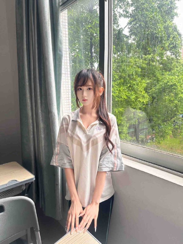 杨弈广州依依 06年白虎学生暑假兼职全天然无纹身脾气好事少不挑160c 初恋女友感觉小巧玲珑类型🉑69蛇纹双✈️🉑接受SM调教