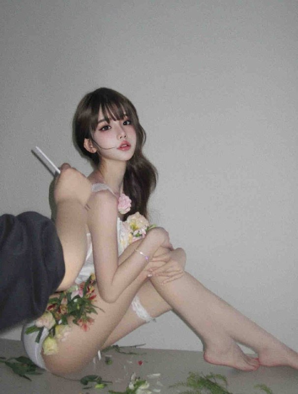 卡人🏠元宝💛💛💛极品清纯甜妹 特别乖年龄：04🌸🌸身高:168 体重：40kg🌸🌸真实🐻D🌸🌸全身零整纯天然小妹妹🌸🌸⬆️⬇️粉嫩🉑甜🉑欲🌸🌸身材比例及好  刚⬇️💦的小妹妹🌸🌸第一眼就是心动的感觉❤️❤️初恋般的激情和甜美期待与你在一起的时#元宝#无整#白小纯