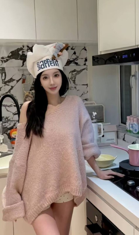 广州❤人卡人🏠💛💛💛💛全身雪白，草莓🍓大三在校学生 02年 真实164c粤语 广东人 小巧玲珑 皮肤巨白 不白赔总真人真照🚫冒 不会粤语都是假#粤语#白小纯#草莓