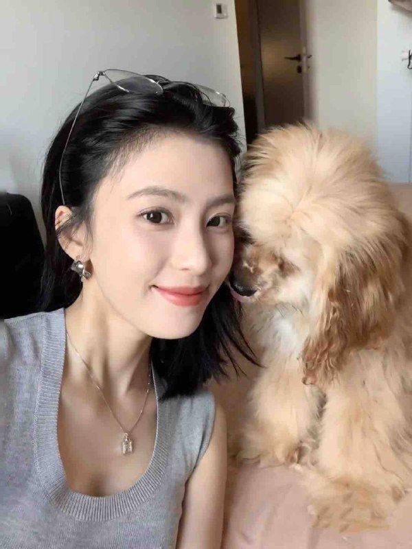 糖宝🏠💛💛💛广州 短发君君本地人会粤语 真实抖音小网红气质短发女神 高瘦气质款 喜胖勿扰身高： 168cm🐻D，佛系兼职🎬可预约身材比例完美，高素质，只为等到有缘人♥️#短发#君君#粤语