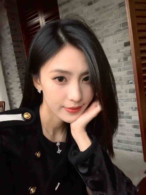 糖宝🏠💛💛💛广州 短发君君本地人会粤语 真实抖音小网红气质短发女神 高瘦气质款 喜胖勿扰身高： 168cm🐻D，佛系兼职🎬可预约身材比例完美，高素质，只为等到有缘人♥️#短发#君君#粤语