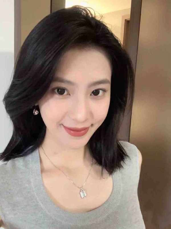 糖宝🏠💛💛💛广州 短发君君本地人会粤语 真实抖音小网红气质短发女神 高瘦气质款 喜胖勿扰身高： 168cm🐻D，佛系兼职🎬可预约身材比例完美，高素质，只为等到有缘人♥️#短发#君君#粤语