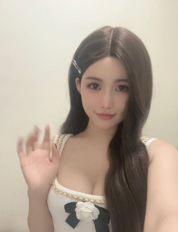 广州糖宝家大白熊顶级嫩模 白净大长腿 极品烧杯 人间尤物Occupationn：平面模特 ｜Age: 19 Bust: DHeight: 172｜Hobby：游泳｜瑜伽｜茶艺｜旅  行｜画画｜钢琴性感温柔｜端庄大方｜洋气大牌｜谈吐优雅｜穿著时尚｜穴肥水多｜活好不事｜身材正点｜口活一绝｜鸳鸯深喉｜长腿美杀｜气质高级｜婀娜多姿｜温柔随和｜水多量大｜魔鬼身材｜精致脸蛋｜善解人衣｜————————————————————配合度极高 柔韧度极好 腰臀比完美 小腹无赘肉平时常健身 常年练瑜伽 可多种体位 待客如男友服务意识强 互动技术高 女友体验感缠绵床榻销魂酥骨 懂风情知情趣大灯长腿都给你有前有后 满足你所有欲望幻想道具服饰制服齐全 擅长各种角色扮演解锁各种体位姿势仅接待高素质客户 据不守时醉酒课低素质屌丝看客浪费时间勿扰推荐指数⭐️⭐️⭐️⭐️⭐️真人真照🈲挂🈲冒🈲