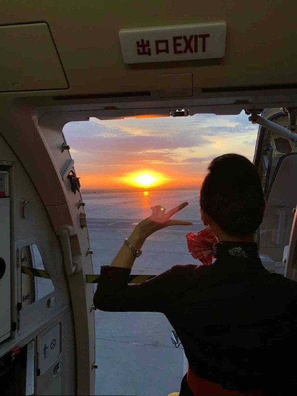 广州糖宝🏠新人178婷婷一个客不认识广州在飞东航空姐，兼职短开 Height身高/178 Weight体重/50kg Bust胸围/.D Age年龄/04高素质，气质佳，5w质量，价赔W期待与高素质有缘人相遇可69蛇纹 禁冒#空姐#广州