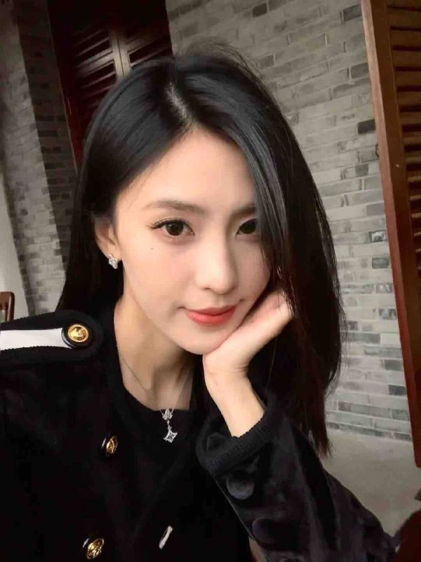 卡人🏠💛💛💛广州 短发君君本地人会粤语 真实抖音小网红气质短发女神 高瘦气质款 喜胖勿扰身高： 168cm🐻D，佛系兼职🎬可预约身材比例完美，高素质，只为等到有缘人♥️#短发#君君#粤语