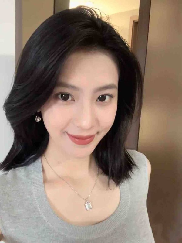 卡人🏠💛💛💛广州 短发君君本地人会粤语 真实抖音小网红气质短发女神 高瘦气质款 喜胖勿扰身高： 168cm🐻D，佛系兼职🎬可预约身材比例完美，高素质，只为等到有缘人♥️#短发#君君#粤语