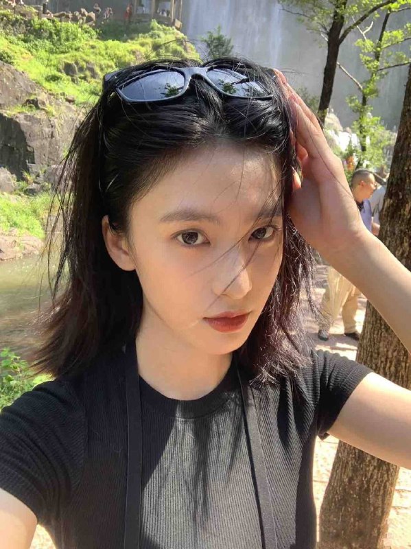 卡人🏠💛💛💛广州 短发君君本地人会粤语 真实抖音小网红气质短发女神 高瘦气质款 喜胖勿扰身高： 168cm🐻D，佛系兼职🎬可预约身材比例完美，高素质，只为等到有缘人♥️#短发#君君#粤语