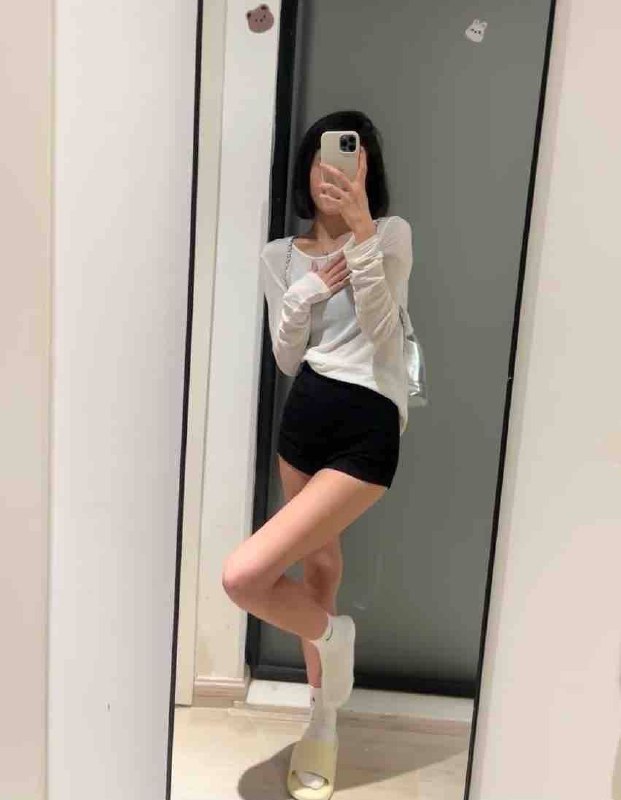 卡人🏠💛💛💛广州 短发君君本地人会粤语 真实抖音小网红气质短发女神 高瘦气质款 喜胖勿扰身高： 168cm🐻D，佛系兼职🎬可预约身材比例完美，高素质，只为等到有缘人♥️#短发#君君#粤语