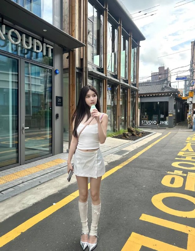 广州杨弈🌟#硬5•  清纯洋气甜美可爱女友型•  身高170胸围D  谈吐优雅. 可纯可欲.