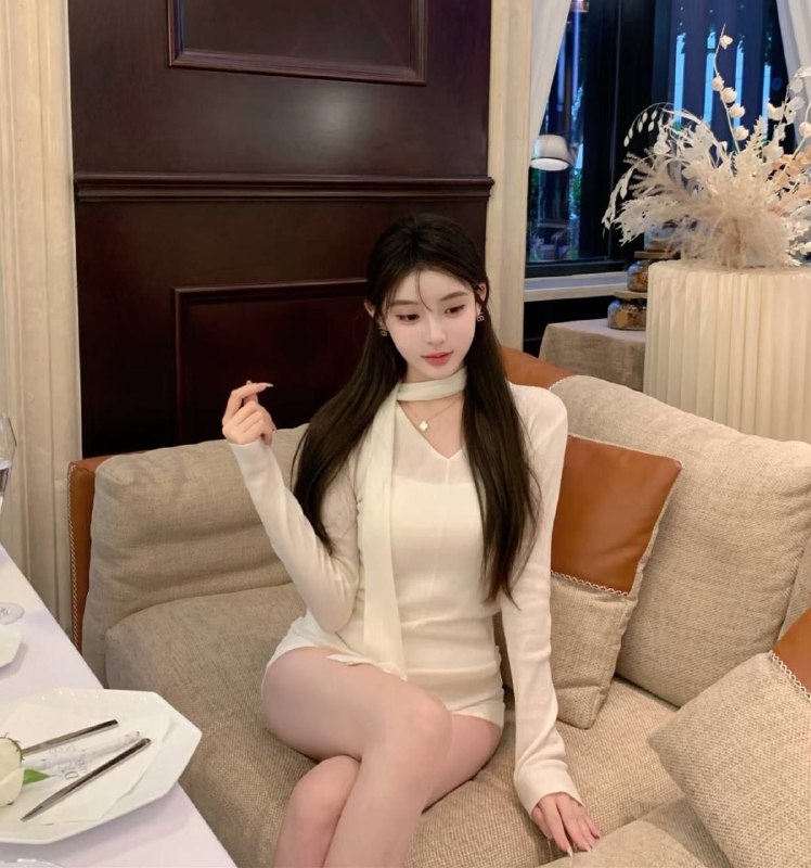 杨弈广州🦜硬5新人 清纯网红短开•  00后  170D• 纯欲真实网红 可验•  谈吐气质一流  高学历 有素质 长腿细腰