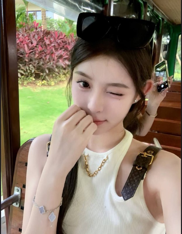 杨弈广州🦜硬5新人 清纯网红短开•  00后  170D• 纯欲真实网红 可验•  谈吐气质一流  高学历 有素质 长腿细腰