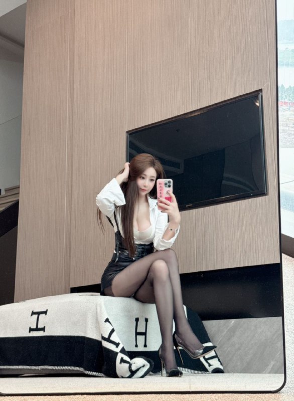 广州糖宝家盖盖网络短剧“演员”兼职，笑笑。广州短暂停留💝：168，真🐻E，0️⃣整，💕：皮肤嫩滑弹，手感极好🫦小巧玲珑👱🏻‍♀️❤️‍🔥：清纯初恋脸，🉑纯🉑御❤️：无不良嗜好✍🏻湖南理工大毕业🎓