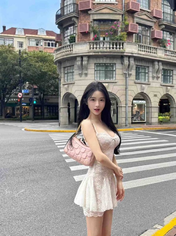 卡人🏠💛💛💛广州小雨，170网红，07年45kg 天然d 全身雪白 无纹身#小雨#白小纯#无纹身#yt