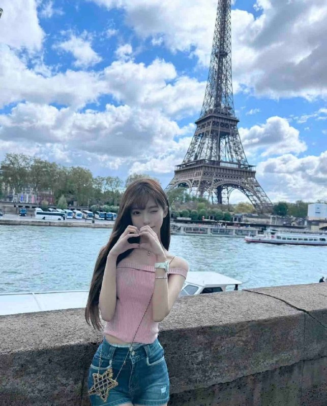 卡人🏠💛💛💛💛广州小葵颜值天花板 ！有正式工作 短期兼职Bust:🐻cHeight:  168cmWeight:  40kg🧚‍♀️热爱唱歌 跳舞 cos 全身雪白 大 腰细 筷子腿✨真实学生#小葵#yt#白小纯