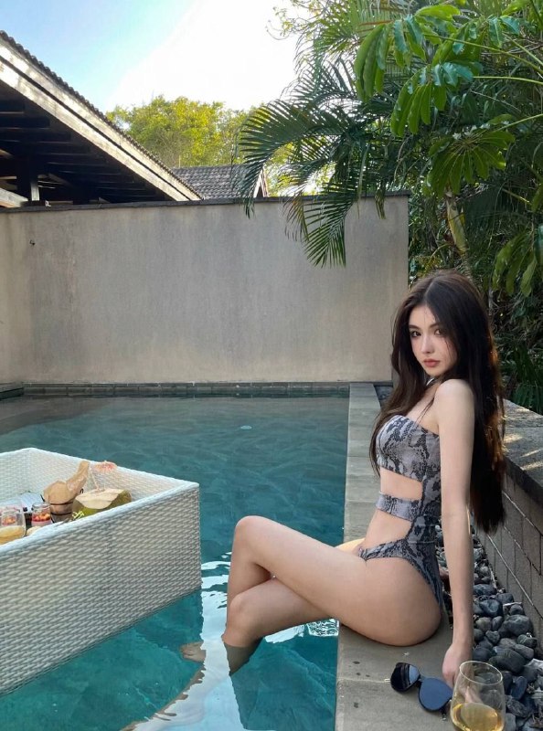 图图🏠广州可纯可欲气质好Bust: 34DHeight: 173cm Weight: 48kgDate of birth: 00后﻿时尚气质大牌 穿衣时尚 有品味爱笑的甜美女孩 温柔迷人优雅﻿热爱健身 天然美🐻大腰细🍑臀