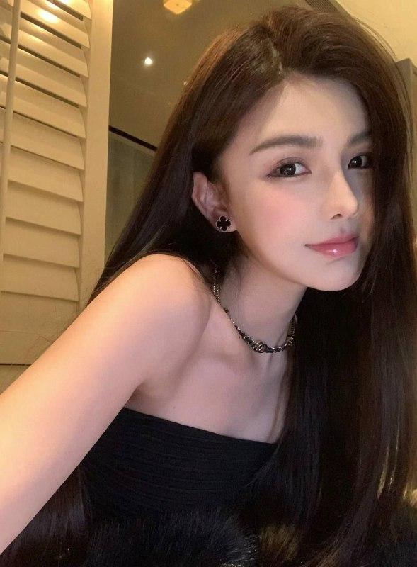 图图🏠广州可纯可欲气质好Bust: 34DHeight: 173cm Weight: 48kgDate of birth: 00后﻿时尚气质大牌 穿衣时尚 有品味爱笑的甜美女孩 温柔迷人优雅﻿热爱健身 天然美🐻大腰细🍑臀