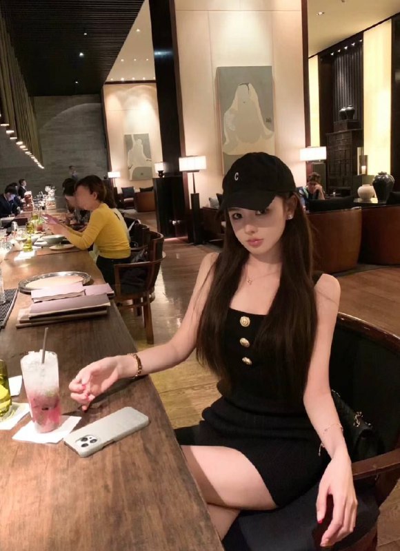 图图🏠广州可纯可欲气质好Bust: 34DHeight: 173cm Weight: 48kgDate of birth: 00后﻿时尚气质大牌 穿衣时尚 有品味爱笑的甜美女孩 温柔迷人优雅﻿热爱健身 天然美🐻大腰细🍑臀