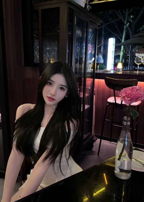 杨弈广州 硬5🦜• 牛奶雪白肌 A4腰 白🐯01年• 脾气超好待k如男友·168E纯天然无纹身 神仙颜值 洋气大牌• 高素质圈外女友兼职🎬