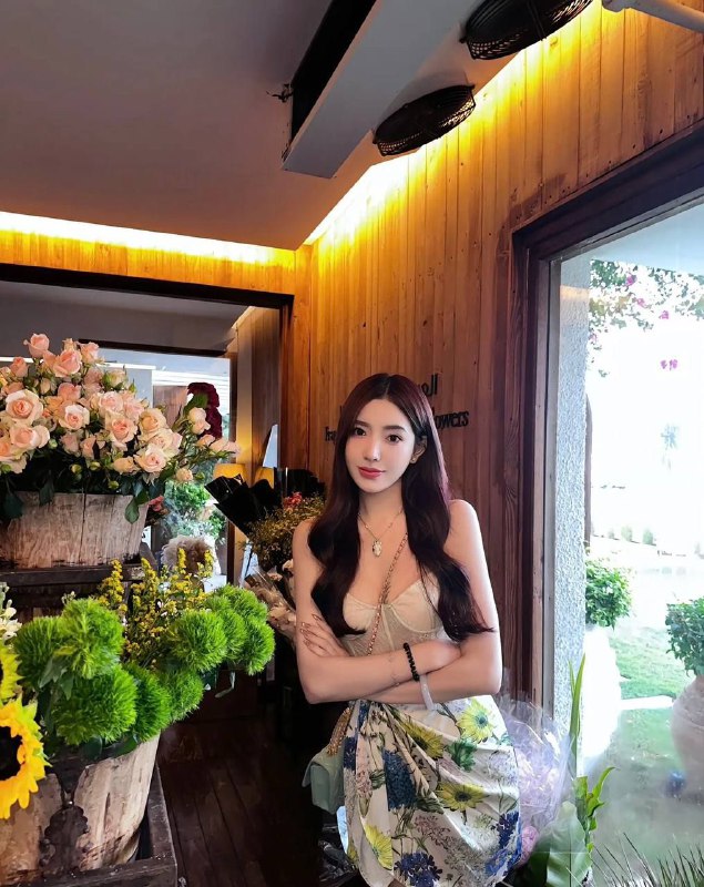 杨弈广州🦜硬5 极品御姐173 f  短暂游玩中身材比例超正🥢腿长🐻大