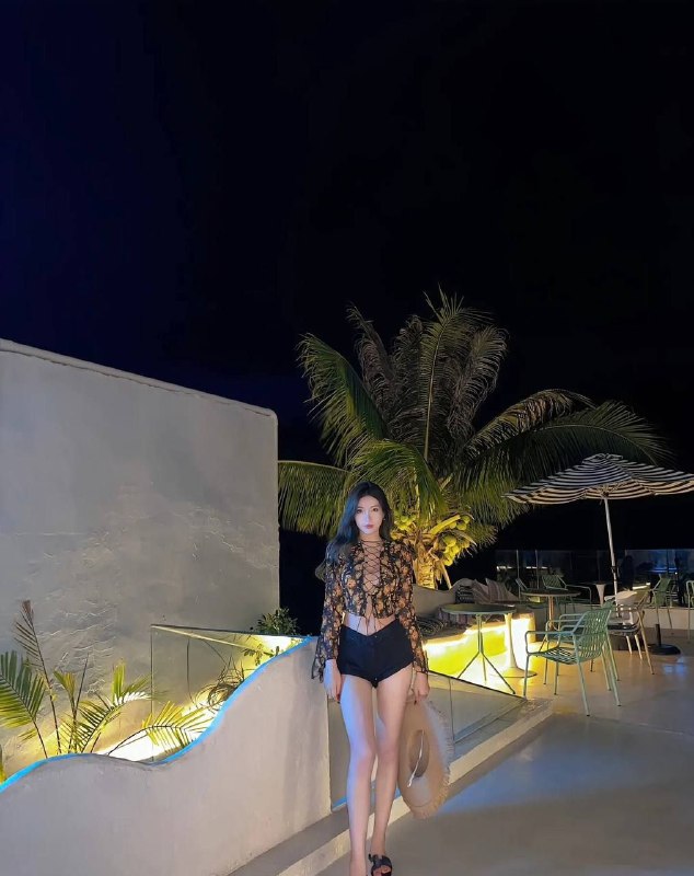 杨弈广州🦜硬5 极品御姐173 f  短暂游玩中身材比例超正🥢腿长🐻大