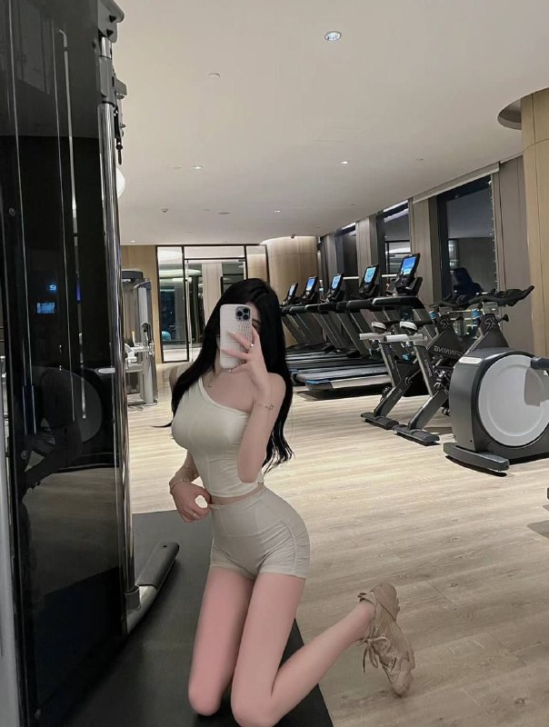 杨弈广州 硬5🦜• 牛奶雪白肌 A4腰 白🐯01年• 脾气超好待k如男友·168E纯天然无纹身 神仙颜值 洋气大牌• 高素质圈外女友兼职🎬