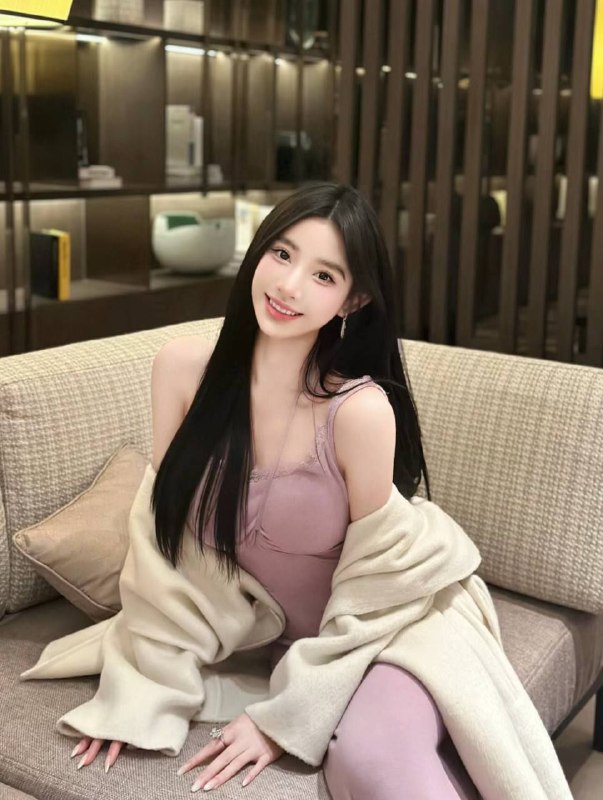 杨弈广州 硬5🦜• 牛奶雪白肌 A4腰 白🐯01年• 脾气超好待k如男友·168E纯天然无纹身 神仙颜值 洋气大牌• 高素质圈外女友兼职🎬