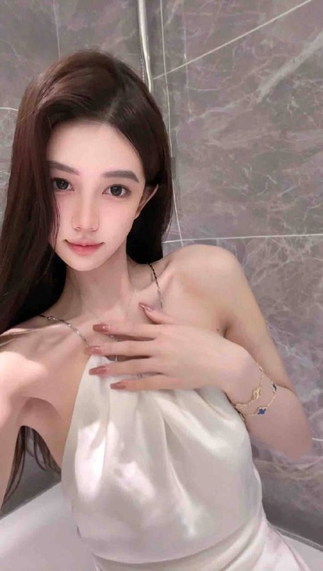 杨弈广州•硬5🦜新人真实带货主播兼指首开清纯纯欲网红30w粉丝+﻿168C+无纹身 ﻿肤白 洋气大牌 谈吐优雅.温柔听话.待客如男友.可素颜接单.兼职不常在