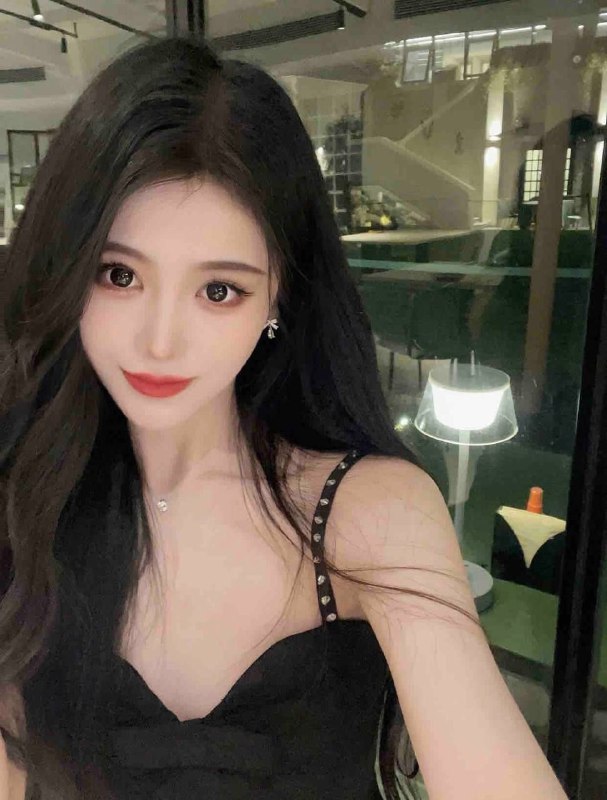 广州 糖宝🏡77新人身高178罩杯D 04年A4腰 超长腿  兼职短开高颜值 高素质 温柔体贴人鱼线 身材洋气完美𝐒身材谈吐气质大方