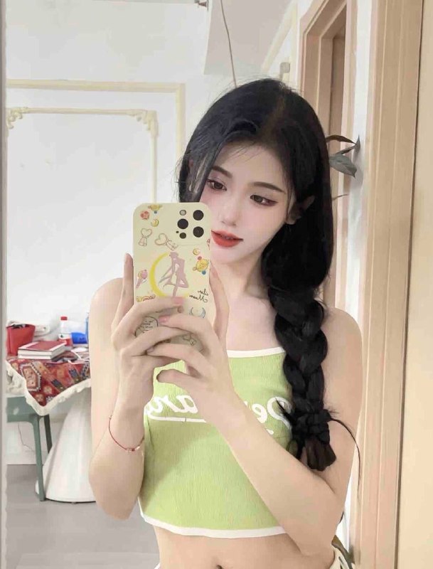 广州 糖宝🏡77新人身高178罩杯D 04年A4腰 超长腿  兼职短开高颜值 高素质 温柔体贴人鱼线 身材洋气完美𝐒身材谈吐气质大方