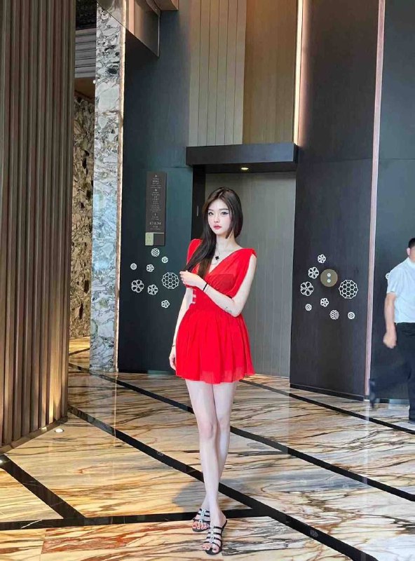 广州 糖宝🏡钰儿02 175🐻D短暂兼职🥢腿 雪白肤 高颜纯欲甜妹 御姐 真人真照